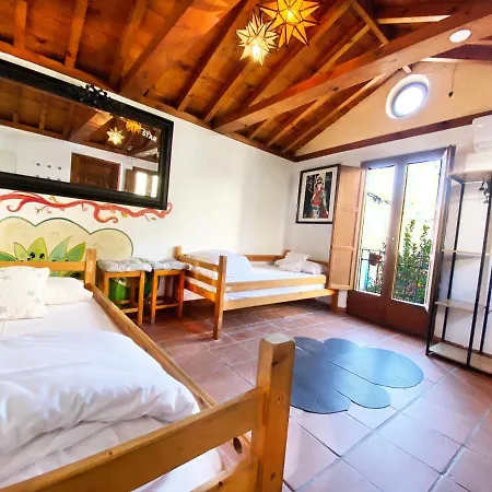 Makuto Coliving House Hostel