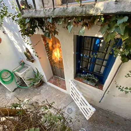 Makuto Coliving House Hostel