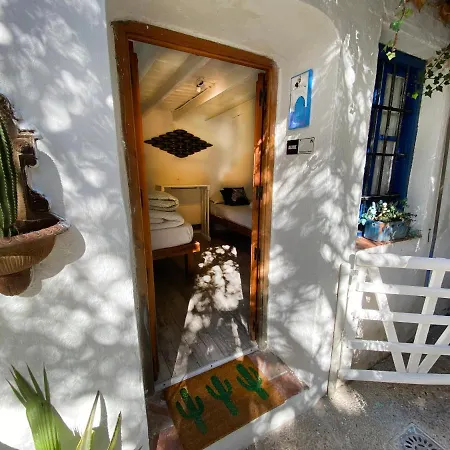 Makuto Coliving House Hostel *