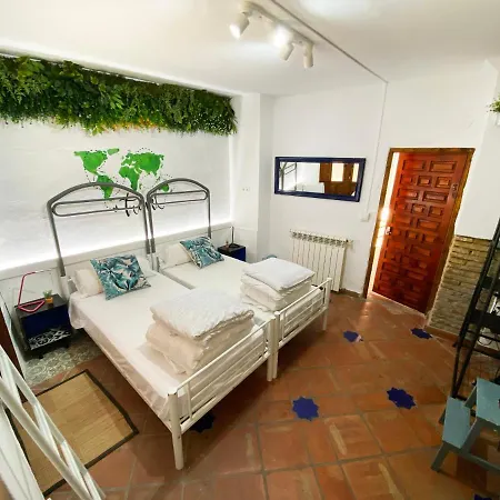 Makuto Coliving House Hostel *