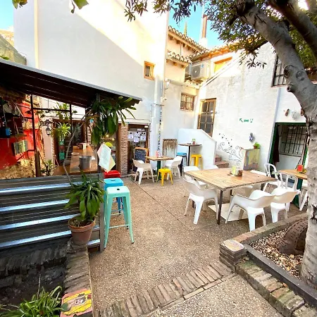 Makuto Coliving House Hostel