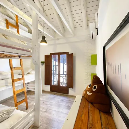 Makuto Coliving House Hostel